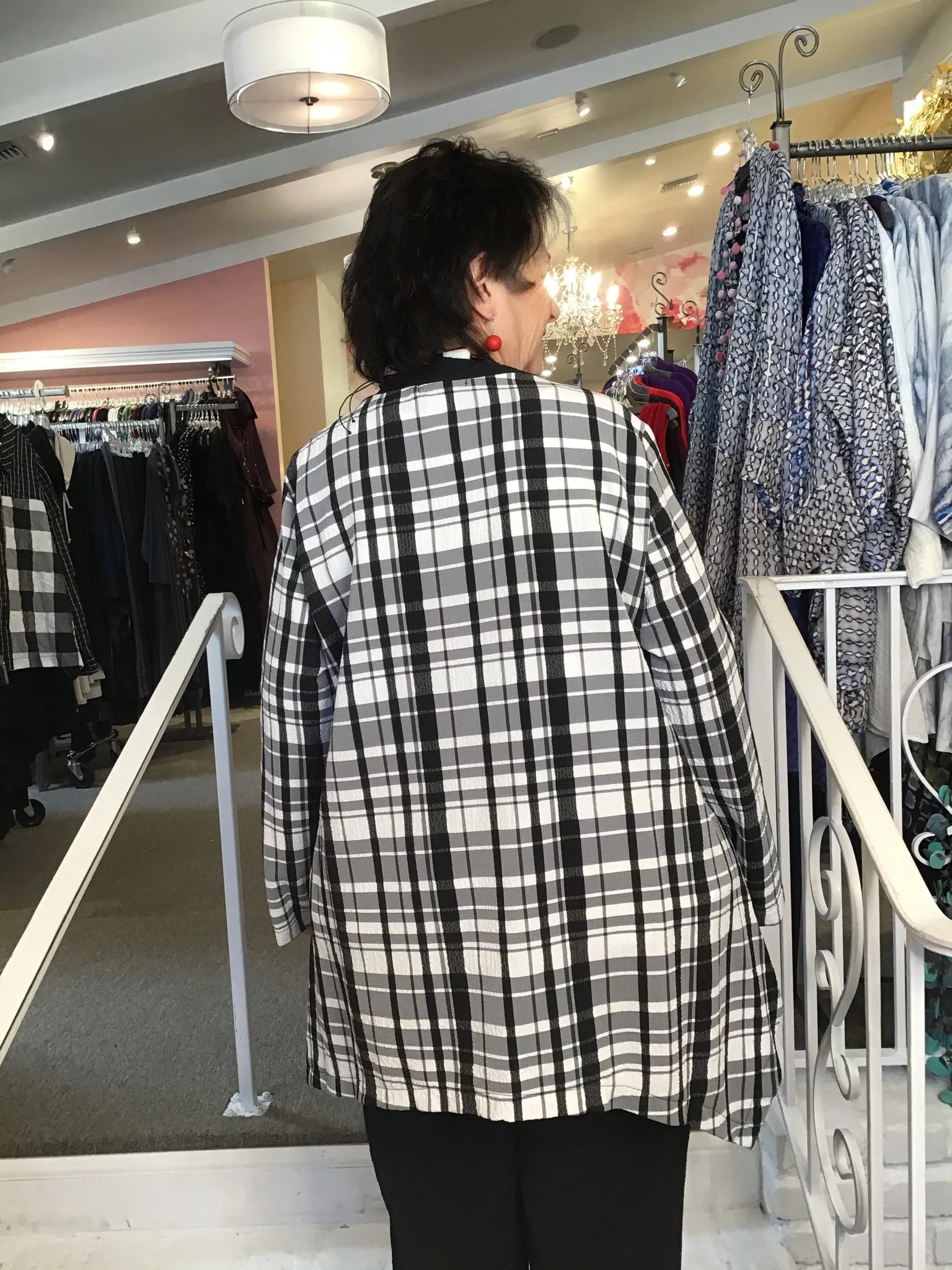 ASYMETRIC 1 BUTTON KIMONO - BLACK & WHITE