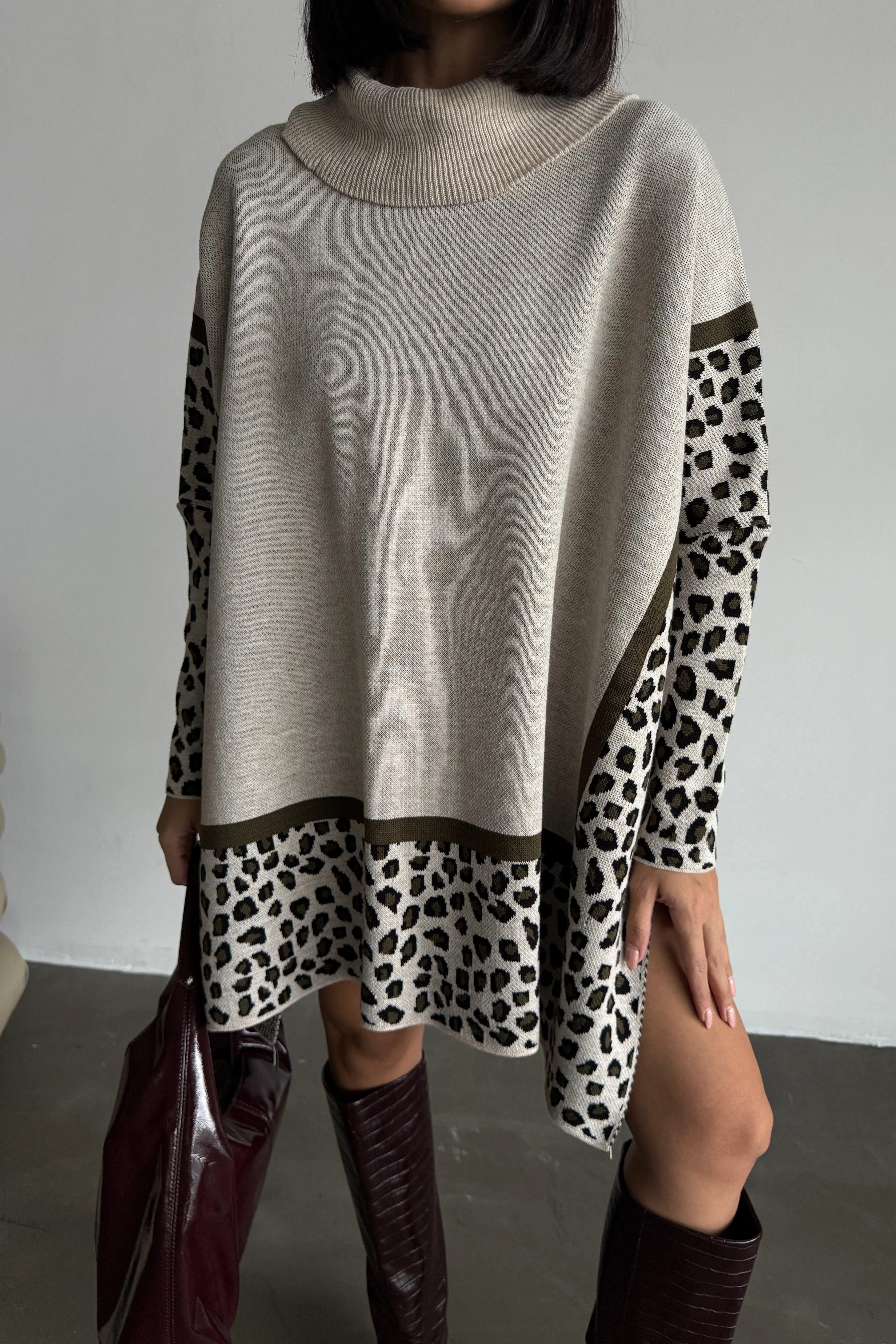 Cozy Leopard High-Neck Jumper - Khaki