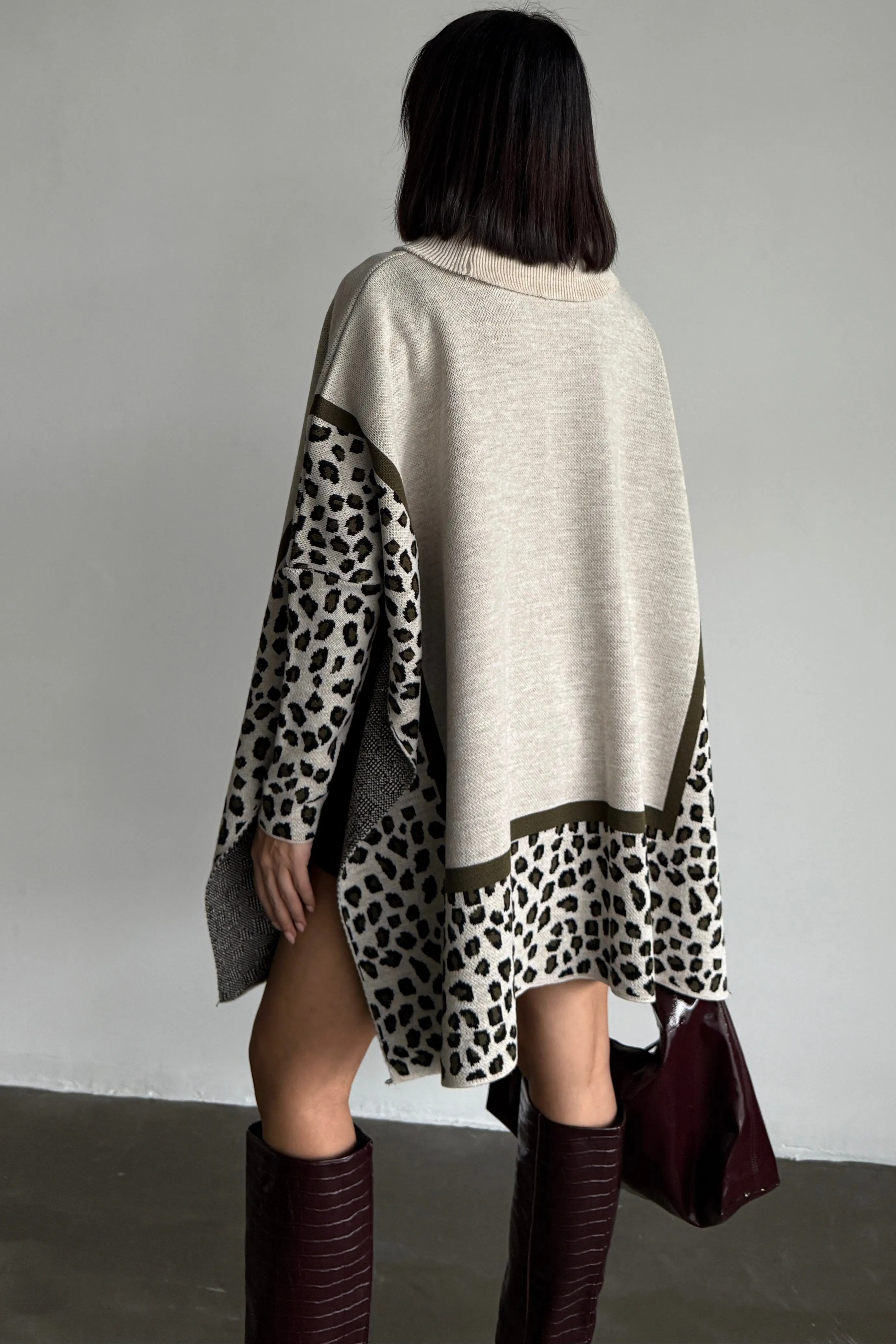 Cozy Leopard High-Neck Jumper - Khaki