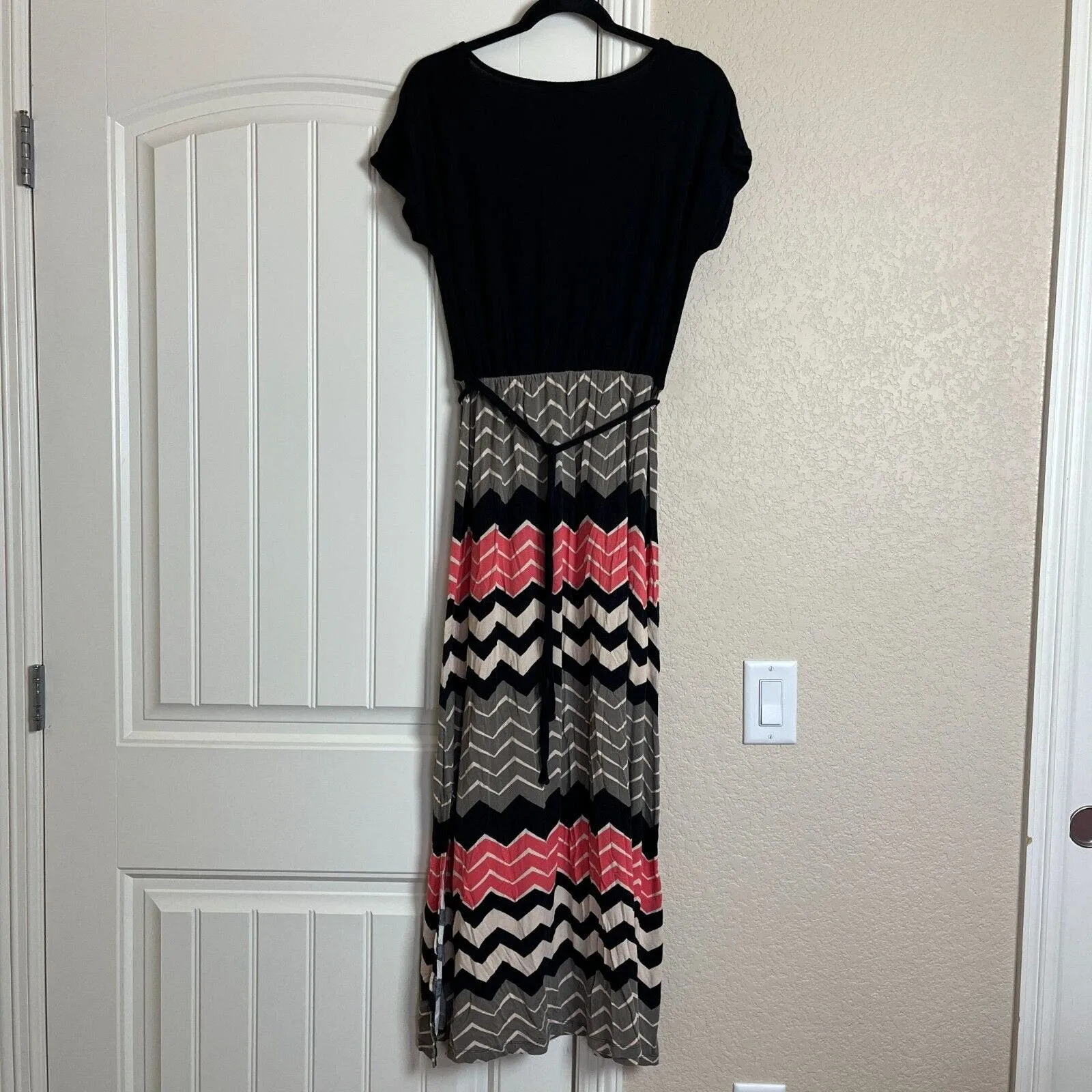 Design History Womens Sz M Maxi Dress Black Gray Pink Chevron Print