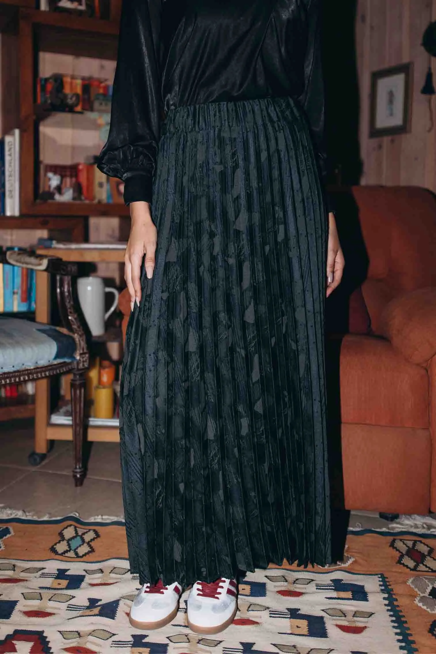PLEATED SKIRT