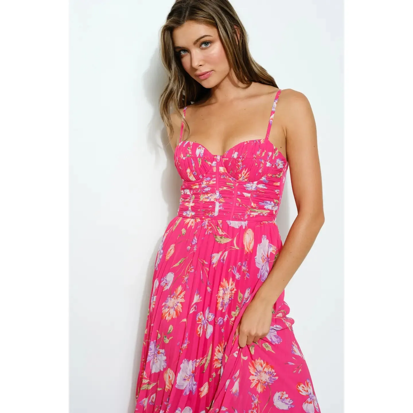 SLEEVELESS PLEATED DRESS
