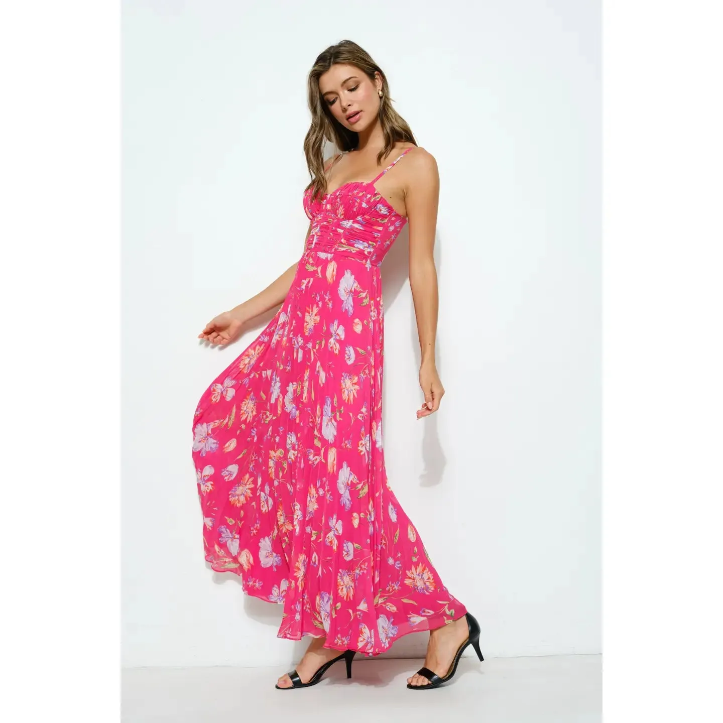 SLEEVELESS PLEATED DRESS